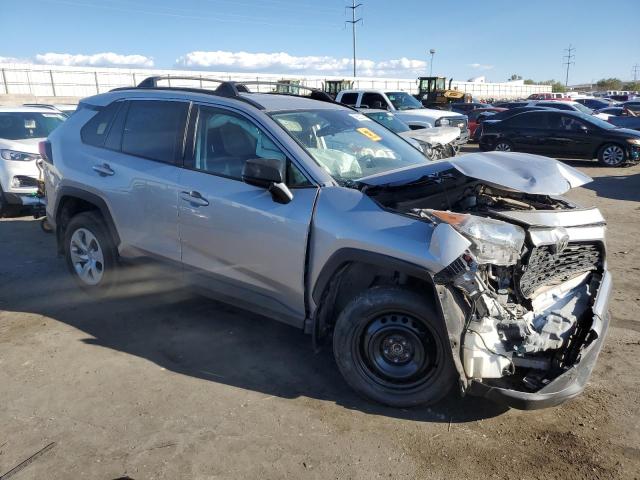 2T3H1RFV1KC015842 - 2019 TOYOTA RAV4 LE Silber Foto 4