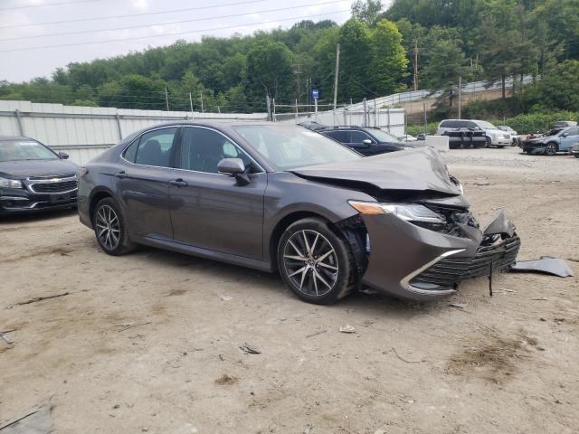 4T1F11BK1NU054897 - 2022 TOYOTA CAMRY XLE GRAY photo 4