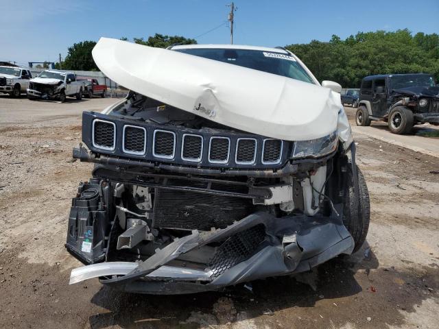 3C4NJCBB2JT226547 - 2018 JEEP COMPASS LATITUDE WHITE photo 5