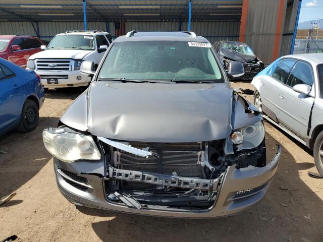 WVGFK7A90AD000726 - 2010 VOLKSWAGEN TOUAREG TDI SILVER photo 5