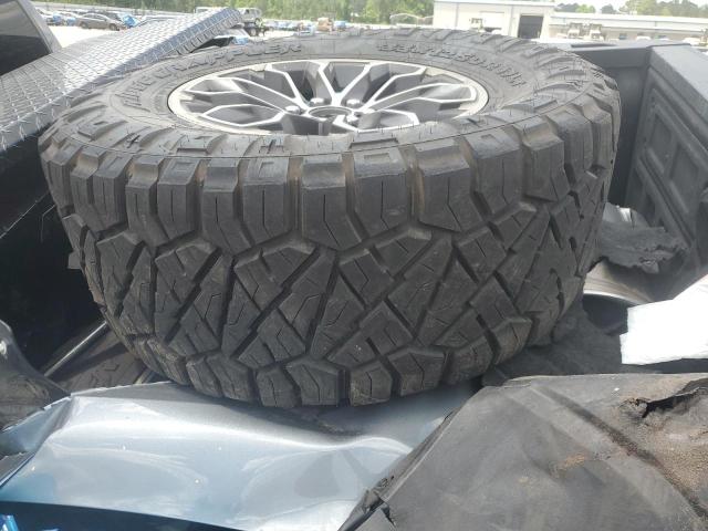 1GCGTEEN1J1318776 - 2018 CHEVROLET COLORADO ZR2 SILVER photo 12