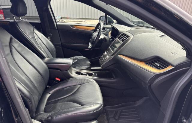 5LMCJ2C96GUJ04570 - 2016 LINCOLN MKC SELECT შავი ფოტო 5