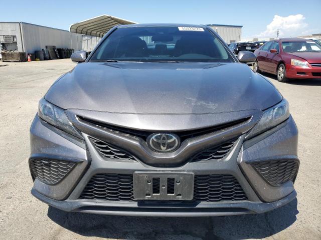 4T1T11AK7NU708449 - 2022 TOYOTA CAMRY SE GRAY photo 5