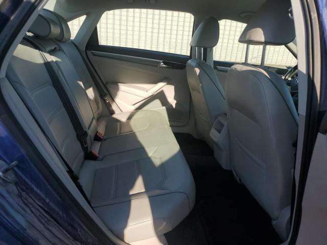 1VWDT7A30HC000582 - 2017 VOLKSWAGEN PASSAT R-LINE ლურჯი ფოტო 10