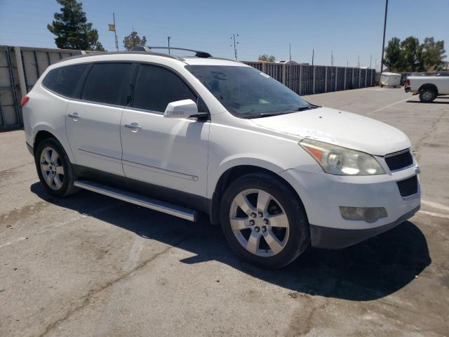 1GNEV33D19S112578 - 2009 CHEVROLET TRAVERSE LTZ WHITE photo 4