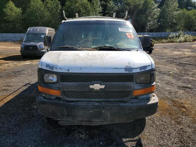 1GCHG35U431131944 - 2003 CHEVROLET EXPRESS 35 WHITE photo 5