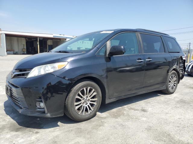 2019 TOYOTA SIENNA XLE, null