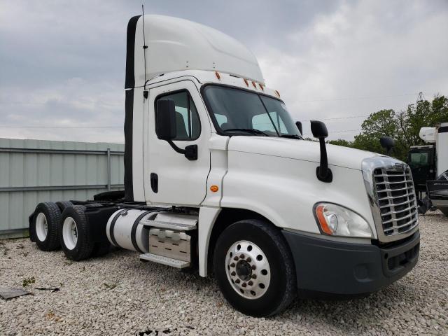 3AKJGEDV7GSGX7557 - 2016 FREIGHTLINER CASCADIA 1 WHITE photo 1