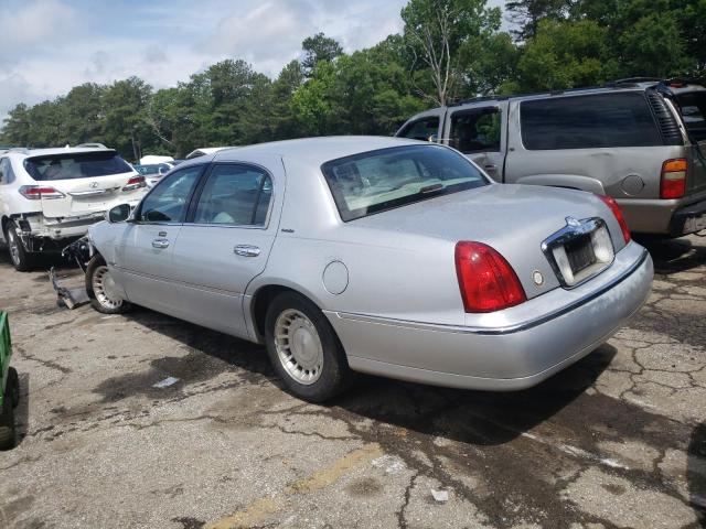 1LNHM81W7YY880356 - 2000 LINCOLN TOWN CAR EXECUTIVE SILVER photo 2