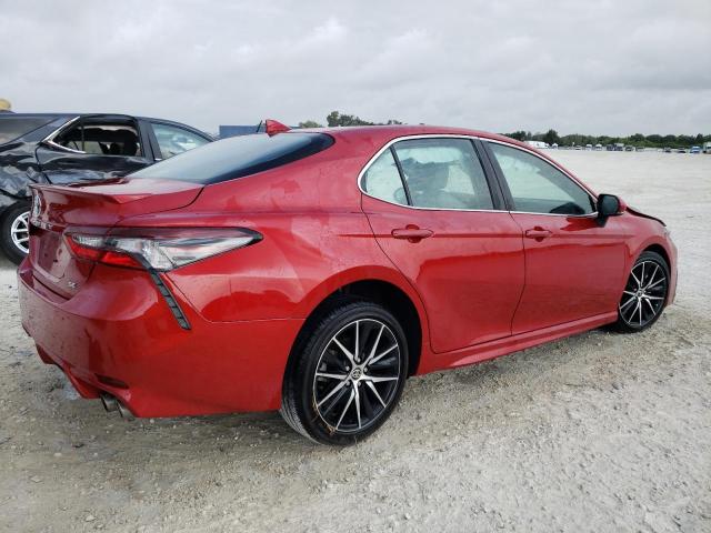 4T1T11AKXRU200272 - 2024 TOYOTA CAMRY SE NIGHT SHADE RED photo 3