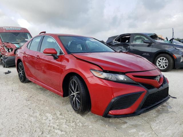 4T1T11AKXRU200272 - 2024 TOYOTA CAMRY SE NIGHT SHADE RED photo 4