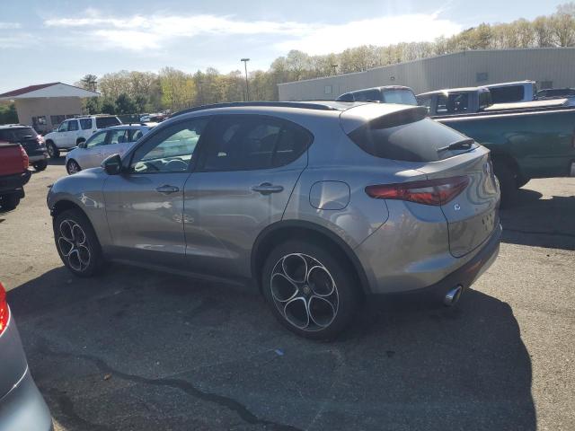 ZASPAKBN9K7C50869 - 2019 ALFA ROMEO STELVIO TI GRAY photo 2