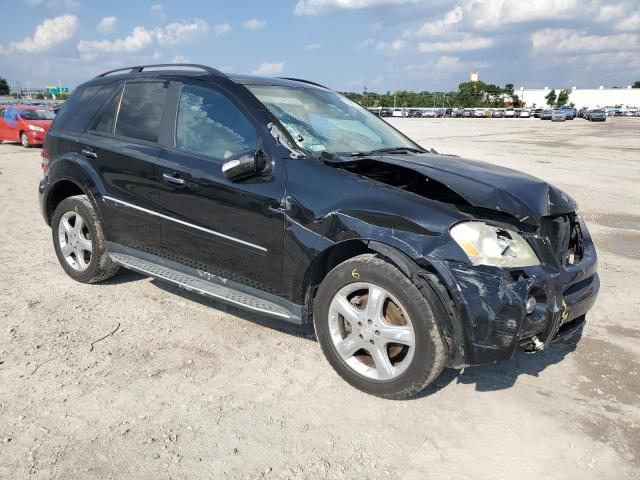 4JGBB72E98A426419 - 2008 MERCEDES-BENZ ML 550 BLACK photo 4