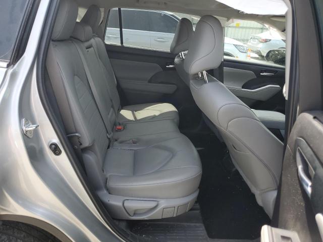 5TDGZRBH3NS254141 - 2022 TOYOTA HIGHLANDER XLE 银色 照片 11