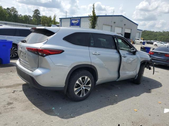 5TDGZRBH3NS254141 - 2022 TOYOTA HIGHLANDER XLE 银色 照片 3