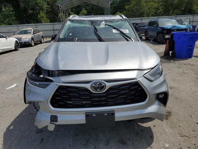 5TDGZRBH3NS254141 - 2022 TOYOTA HIGHLANDER XLE 银色 照片 5