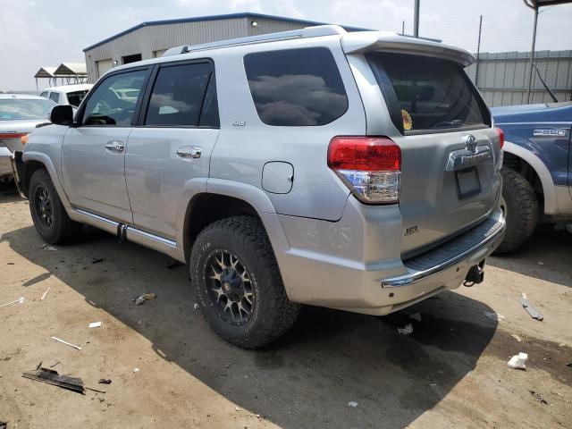 JTEZU5JR1C5042993 - 2012 TOYOTA 4RUNNER SR5 GRAY photo 2