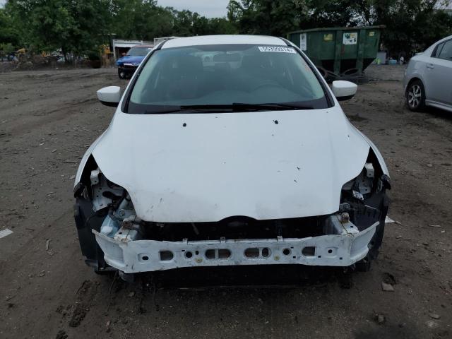 1FAHP3K22CL247947 - 2012 FORD FOCUS SE WHITE photo 5