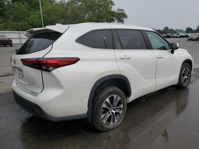 5TDGZRBH6MS140424 - 2021 TOYOTA HIGHLANDER XLE 白色 照片 3