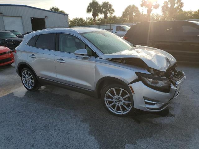 5LMCJ3C97KUL46993 - 2019 LINCOLN MKC RESERVE ვერცხლისფერი ფოტო 4