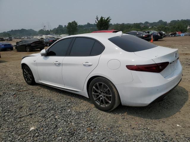 ZARFAEBN8J7564989 - 2018 ALFA ROMEO GIULIA WHITE photo 2