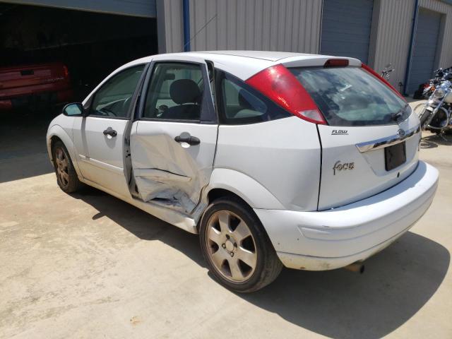 3FAFP373X2R175761 - 2002 FORD FOCUS ZX5 WHITE photo 2