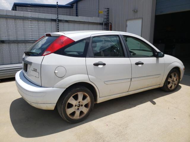 3FAFP373X2R175761 - 2002 FORD FOCUS ZX5 WHITE photo 3