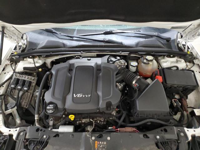 W04GS6SSXJ1130903 - 2018 BUICK REGAL GS WHITE photo 11