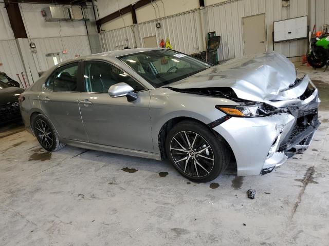 4T1G11AK7RU189779 - 2024 TOYOTA CAMRY SE NIGHT SHADE SILVER photo 4