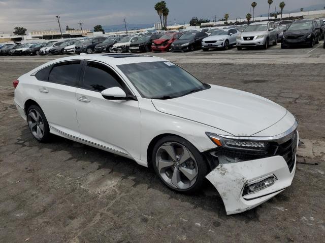 1HGCV2F97KA028487 - 2019 HONDA ACCORD TOURING Beyaz fotoğraf 4