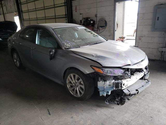 4T1C11AK9MU547360 - 2021 TOYOTA CAMRY LE GRAY photo 4