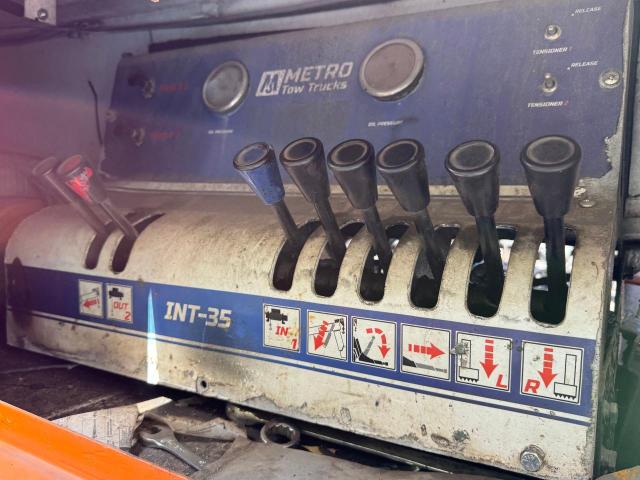 1FUJF6CK54DM19434 - 2004 FREIGHTLINER CONVENTION CLASSIC 120 ORANGE photo 5