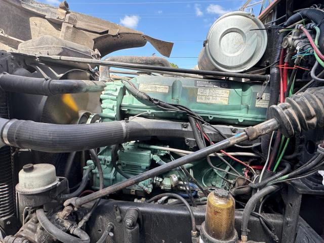 1FUJF6CK54DM19434 - 2004 FREIGHTLINER CONVENTION CLASSIC 120 ORANGE photo 8