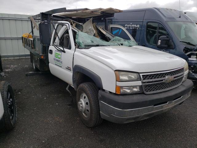 1GBJC34235E234818 - 2005 CHEVROLET SILVERADO C3500 WHITE photo 4