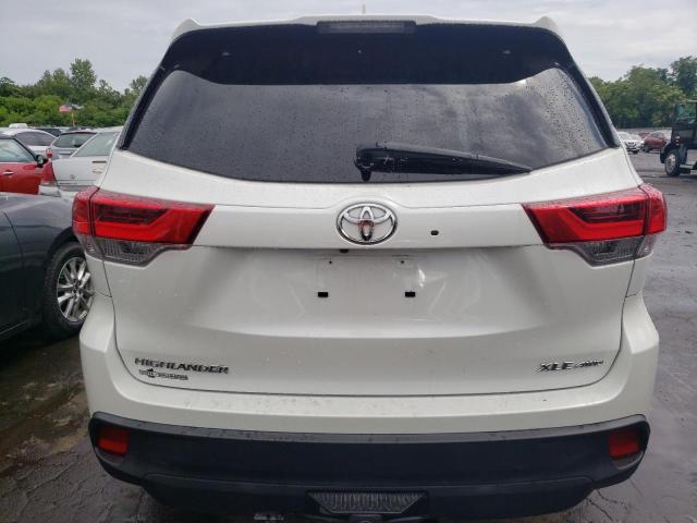 5TDJZRFH1KS582850 - 2019 TOYOTA HIGHLANDER SE WHITE photo 6