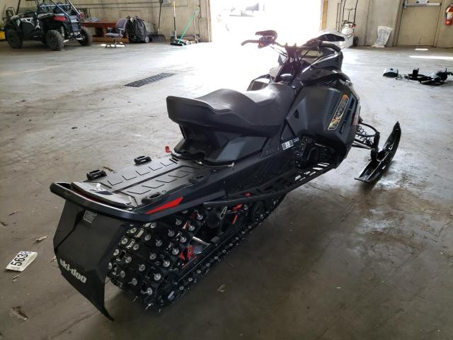 2BPSDANA3NV000051 - 2022 SKI DOO RENEGADE BLACK photo 4