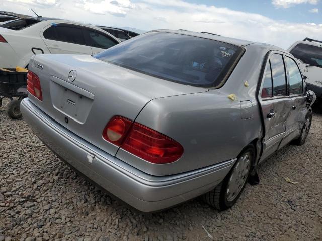 WDBJF82F0WX010528 - 1998 MERCEDES-BENZ E 320 4MATIC SILVER photo 3