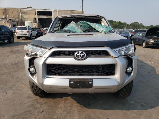 JTEBU5JR4H5445746 - 2017 TOYOTA 4RUNNER SR5/SR5 PREMIUM 银色 照片 5