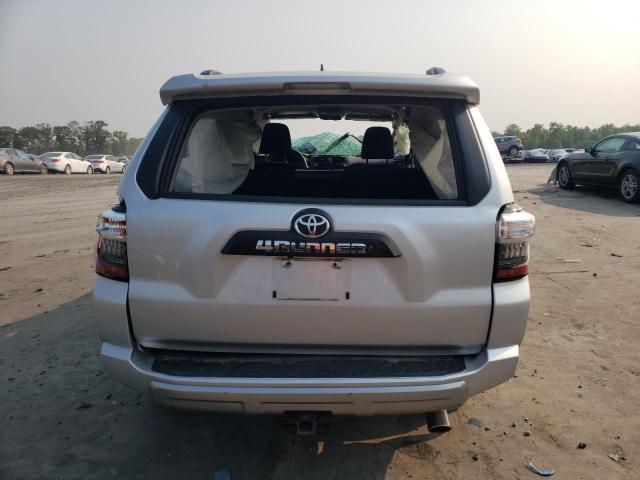 JTEBU5JR4H5445746 - 2017 TOYOTA 4RUNNER SR5/SR5 PREMIUM 银色 照片 6