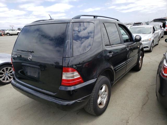 4JGAB54E1YA192077 - 2000 MERCEDES-BENZ ML 320 BLACK photo 3