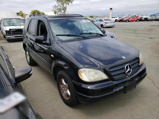 4JGAB54E1YA192077 - 2000 MERCEDES-BENZ ML 320 BLACK photo 4