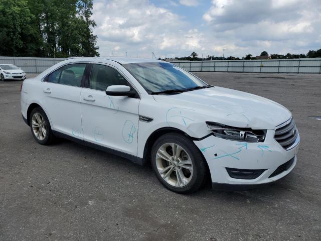 1FAHP2E80DG213624 - 2013 FORD TAURUS SEL WHITE photo 4