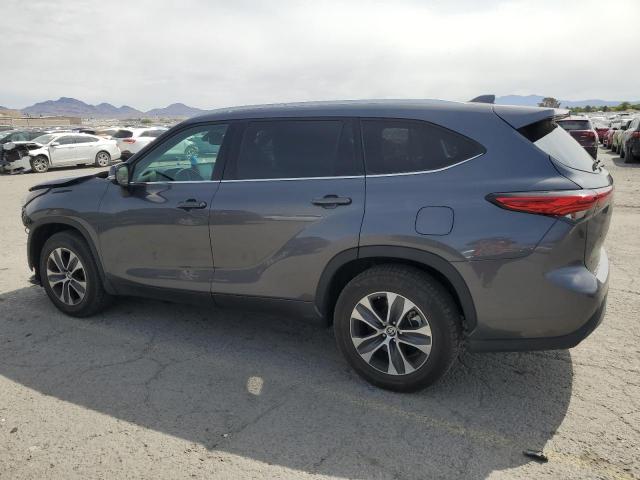 5TDGZRAH9NS547267 - 2022 TOYOTA HIGHLANDER XLE GRAY photo 2