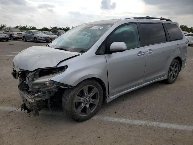 5TDXZ3DCXKS018340 - 2019 TOYOTA SIENNA SE SILVER photo 1