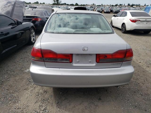 1HGCF866X1A062945 - 2001 HONDA ACCORD VALUE SILVER photo 6