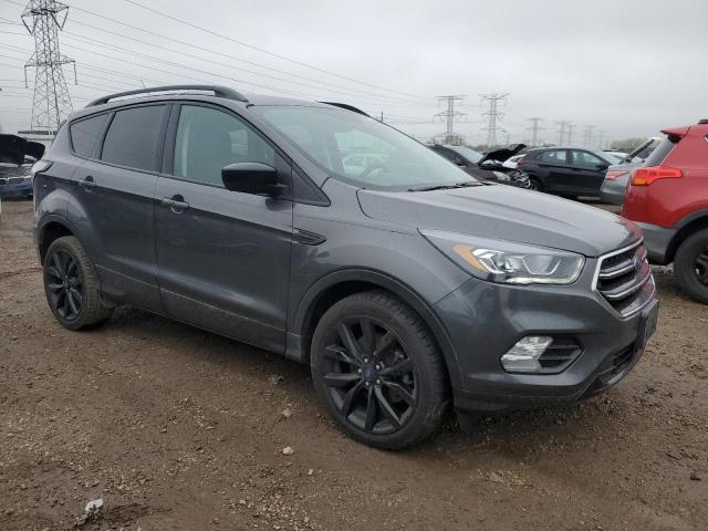 1FMCU9GDXJUC28687 - 2018 FORD ESCAPE SE ნაცრისფერი ფოტო 4