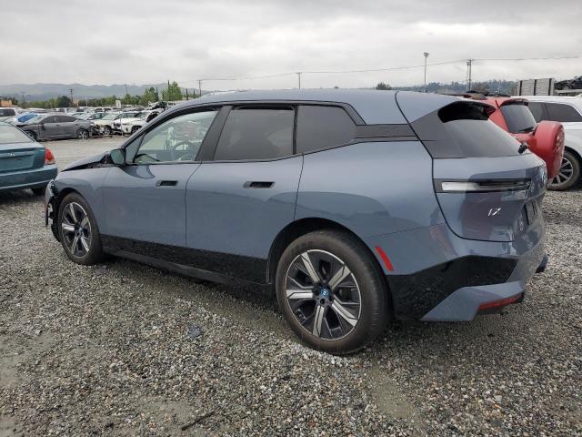 WB523CF00RCP05395 - 2024 BMW IX XDRIVE50 GRAY photo 2