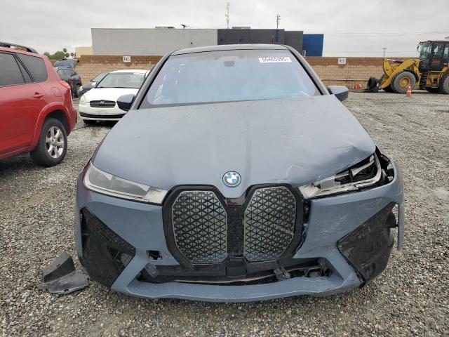 WB523CF00RCP05395 - 2024 BMW IX XDRIVE50 GRAY photo 5