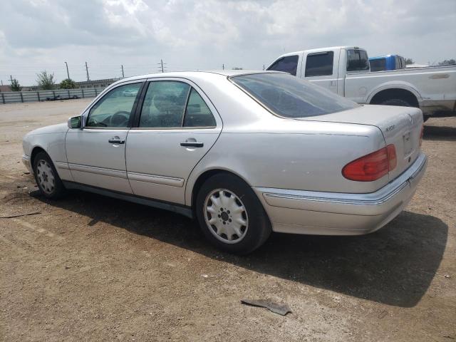 WDBJF65F1WA637855 - 1998 MERCEDES-BENZ E 320 SILVER photo 2