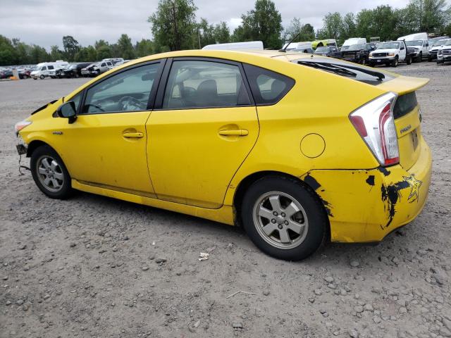 JTDKN3DU1E1772064 - 2014 TOYOTA PRIUS YELLOW photo 2